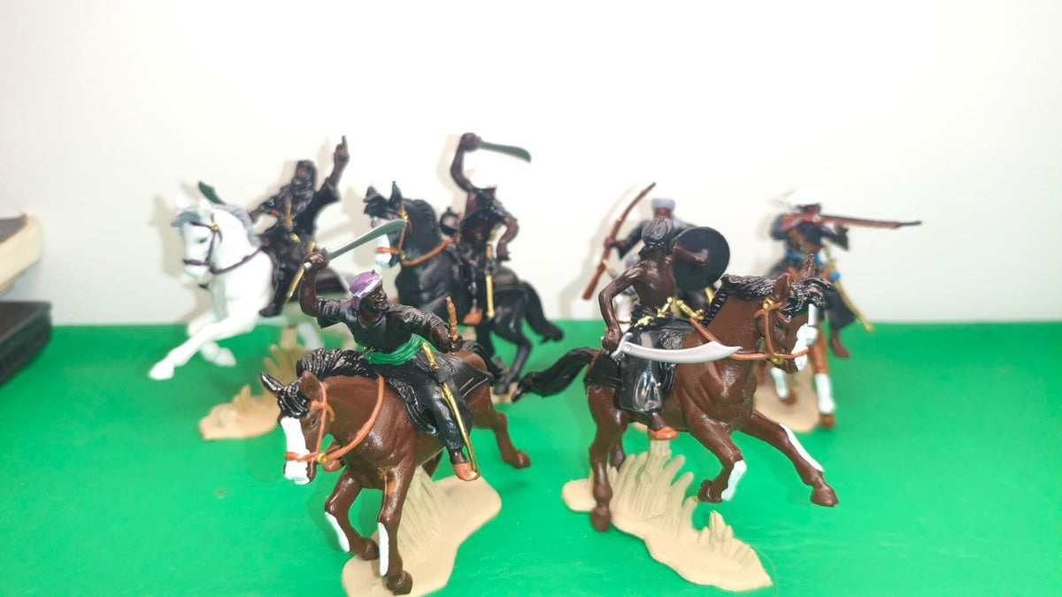DSG Toy Soldiers Mounted Arabs, black tunics (6 mounted)