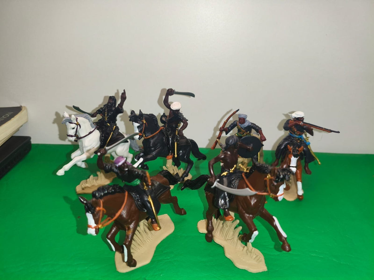 DSG Toy Soldiers Mounted Arabs, black tunics (6 mounted)