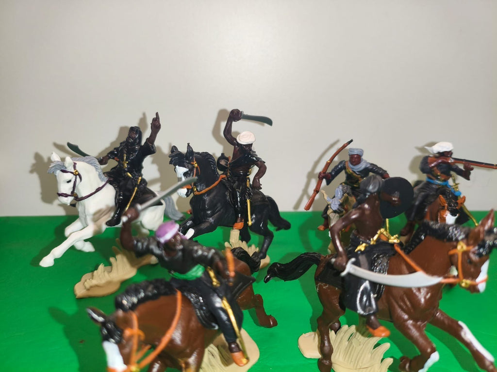 DSG Toy Soldiers Mounted Arabs, black tunics (6 mounted)