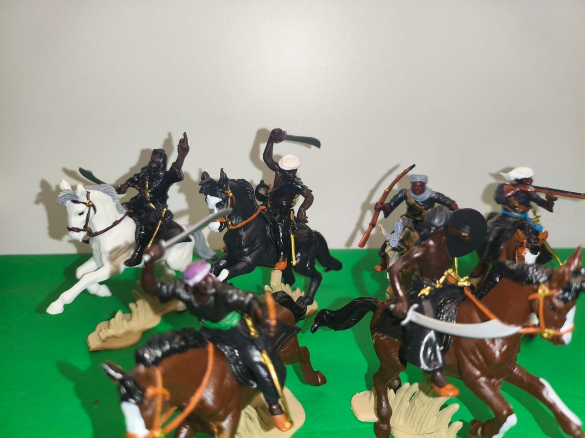DSG Toy Soldiers Mounted Arabs, black tunics (6 mounted)