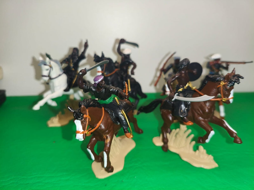 DSG Toy Soldiers Mounted Arabs, black tunics (6 mounted)