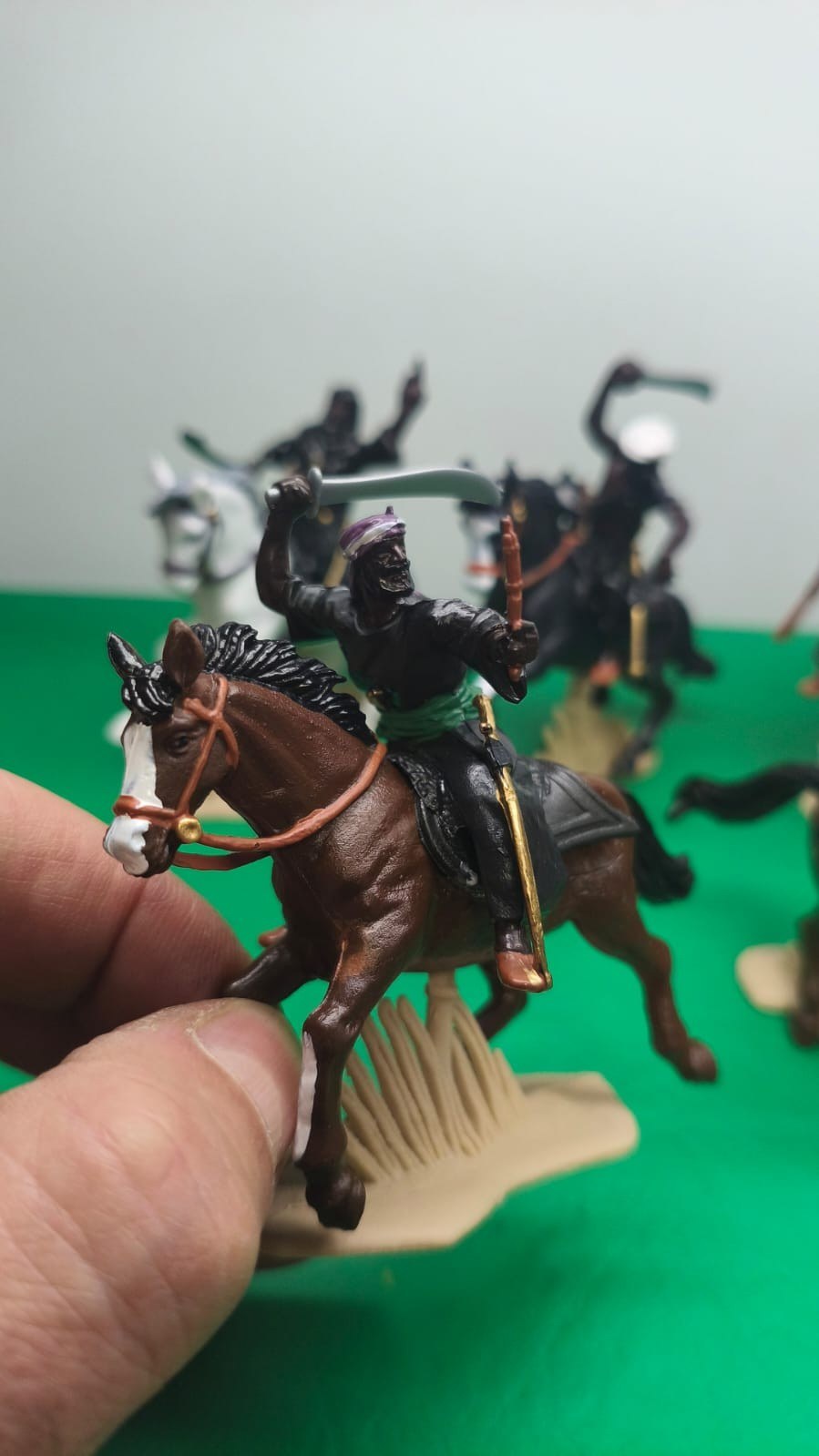 DSG Toy Soldiers Mounted Arabs, black tunics (6 mounted)