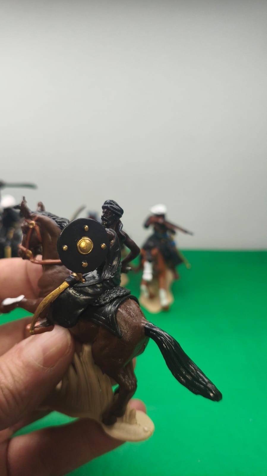 DSG Toy Soldiers Mounted Arabs, black tunics (6 mounted)