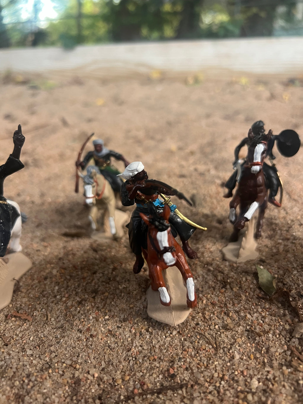 DSG Toy Soldiers Mounted Arabs, black tunics (6 mounted)
