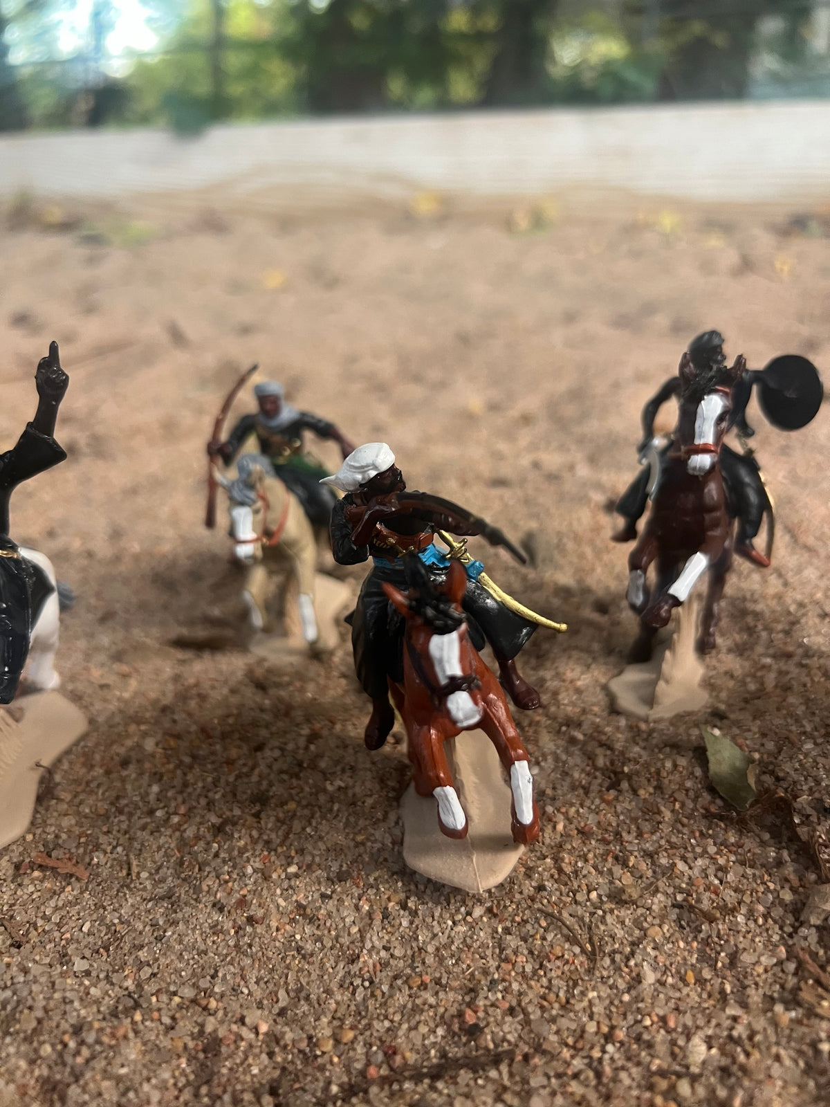 DSG Toy Soldiers Mounted Arabs, black tunics (6 mounted)