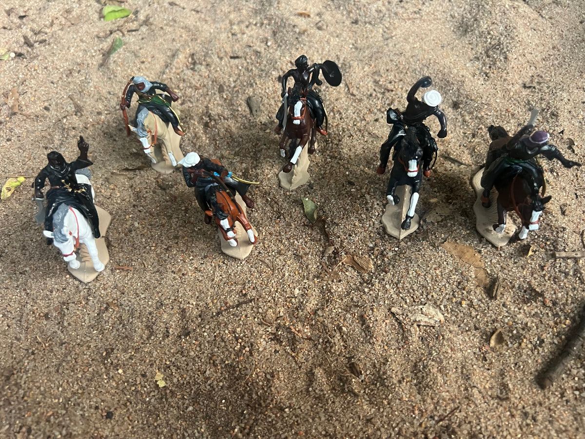 DSG Toy Soldiers Mounted Arabs, black tunics (6 mounted)