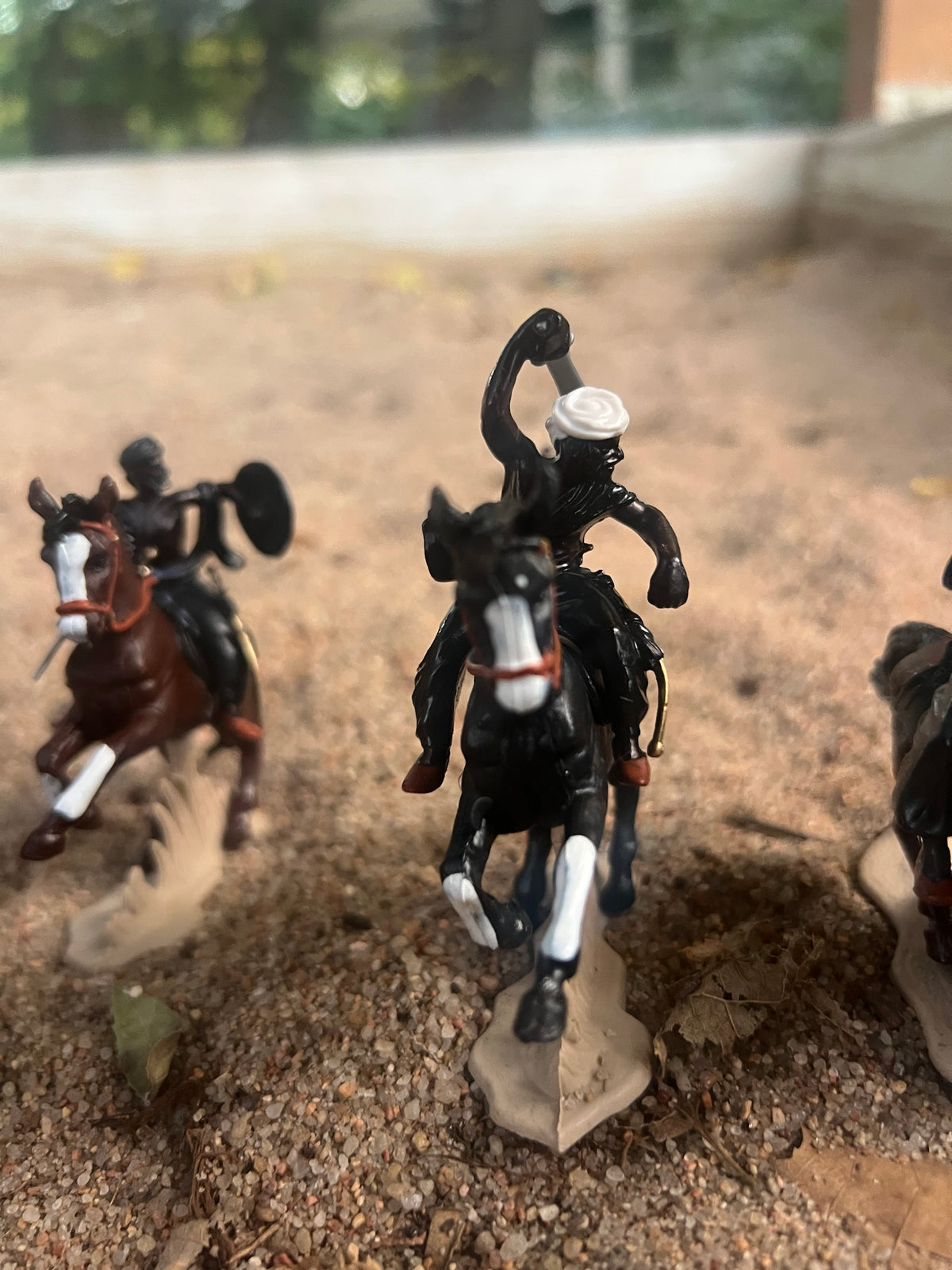 DSG Toy Soldiers Mounted Arabs, black tunics (6 mounted)