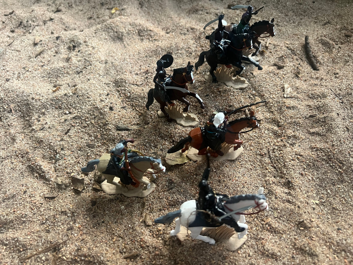 DSG Toy Soldiers Mounted Arabs, black tunics (6 mounted)