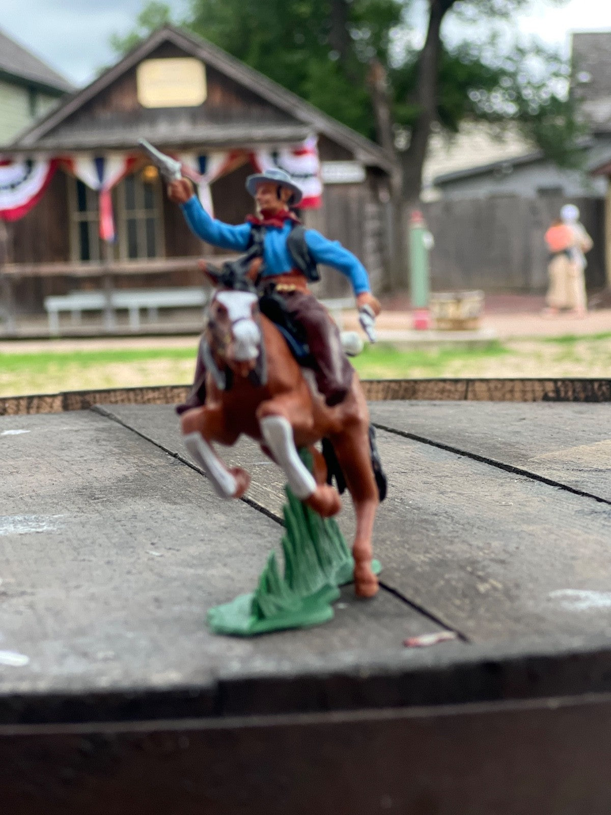 DSG Toy Soldiers Cowboys on Horseback (6 mounted)