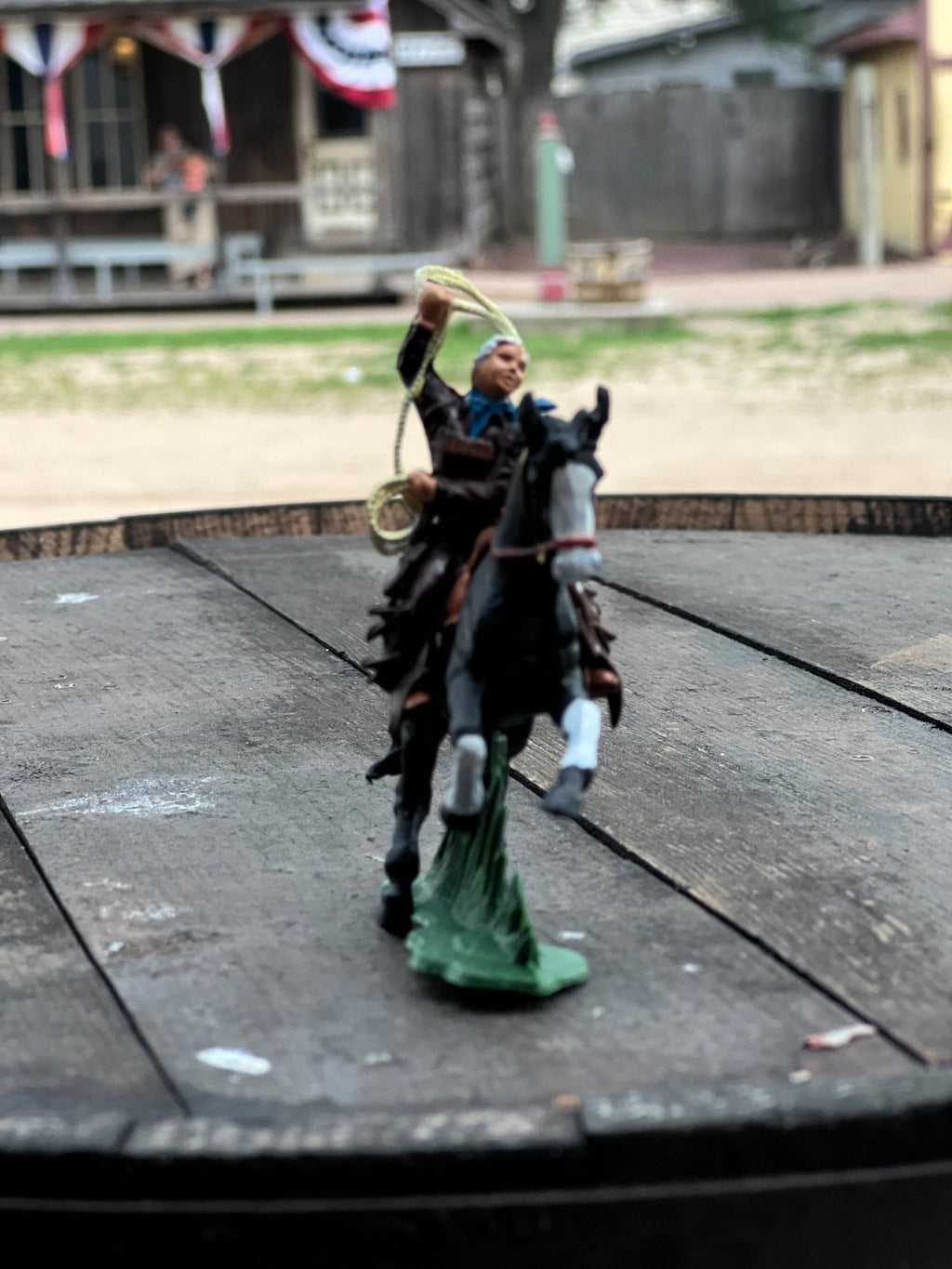 DSG Toy Soldiers Cowboys on Horseback (6 mounted)