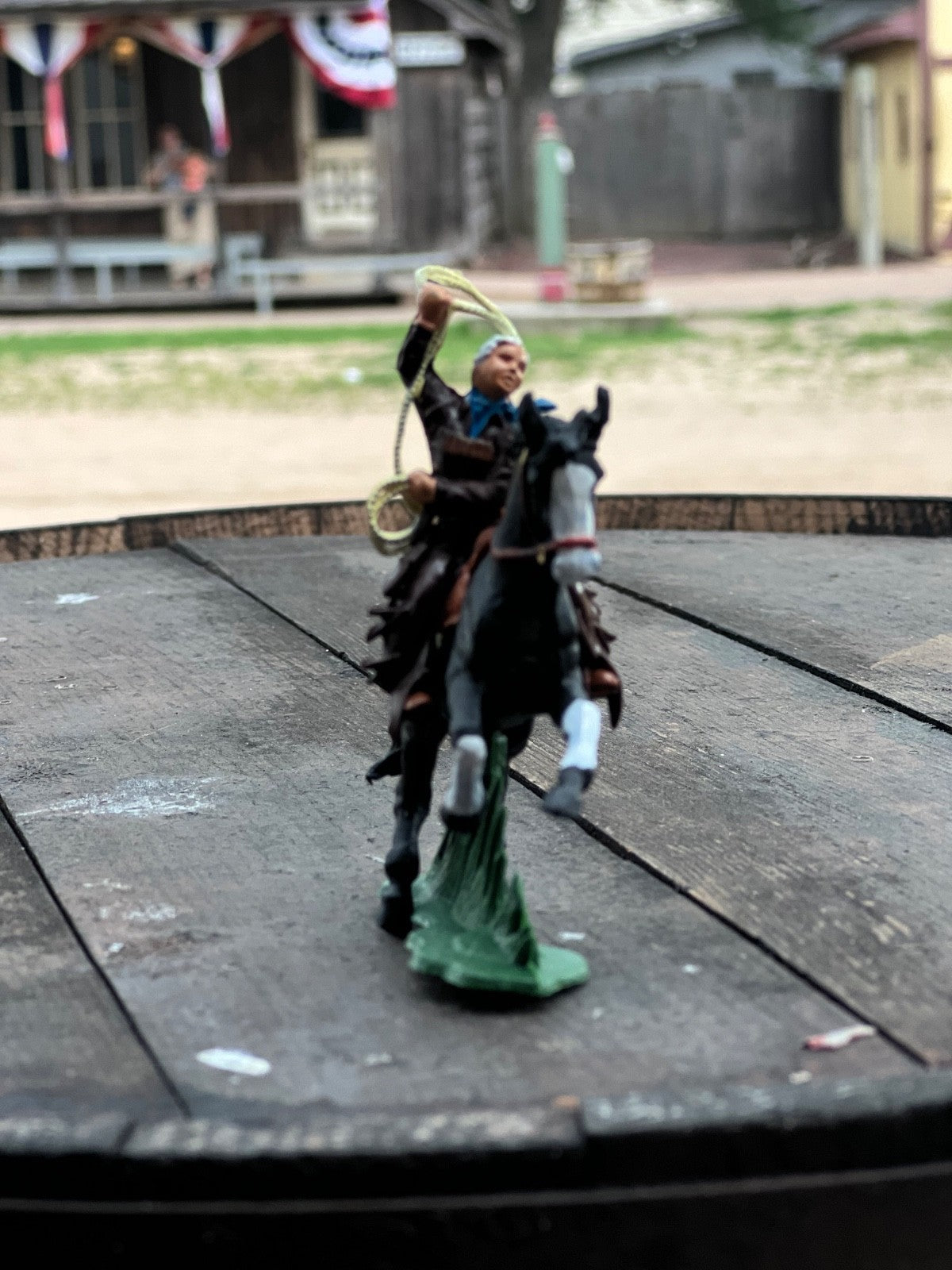 DSG Toy Soldiers Cowboys on Horseback (6 mounted)
